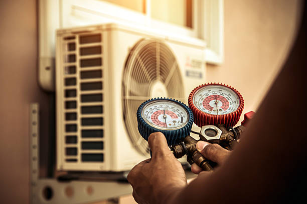 Professional Hvac technician working in Waynesburg, PA